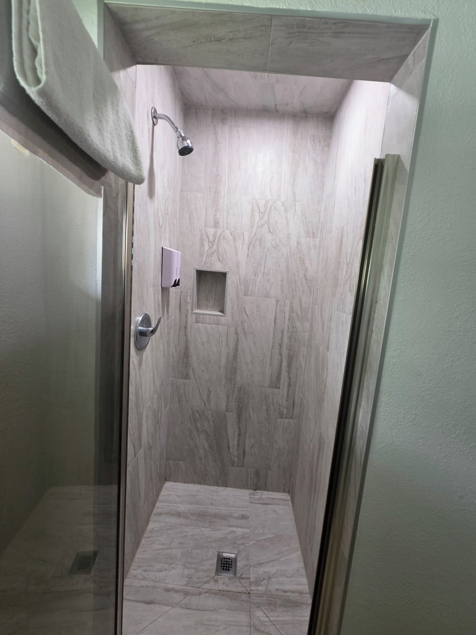 Standard Single Room, Non Smoking | Bathroom | Shower, free toiletries, towels, soap