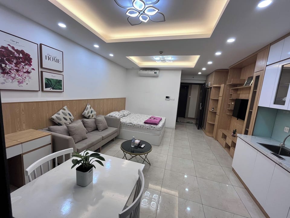 Deluxe Apartment, Balcony, City View | Living area