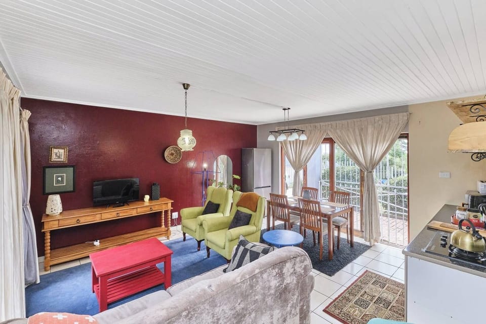 Apartment, 2 Bedrooms, Patio | Living area