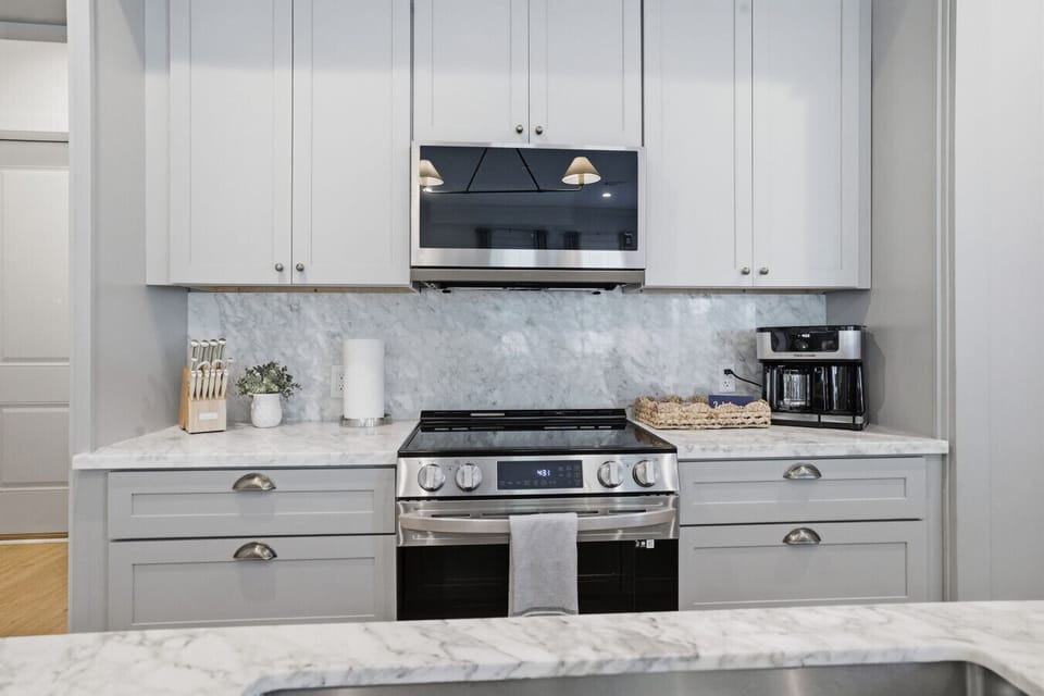 Bright kitchen with full size appliances