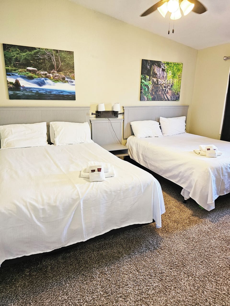 Center20Lodge20Bedroom204