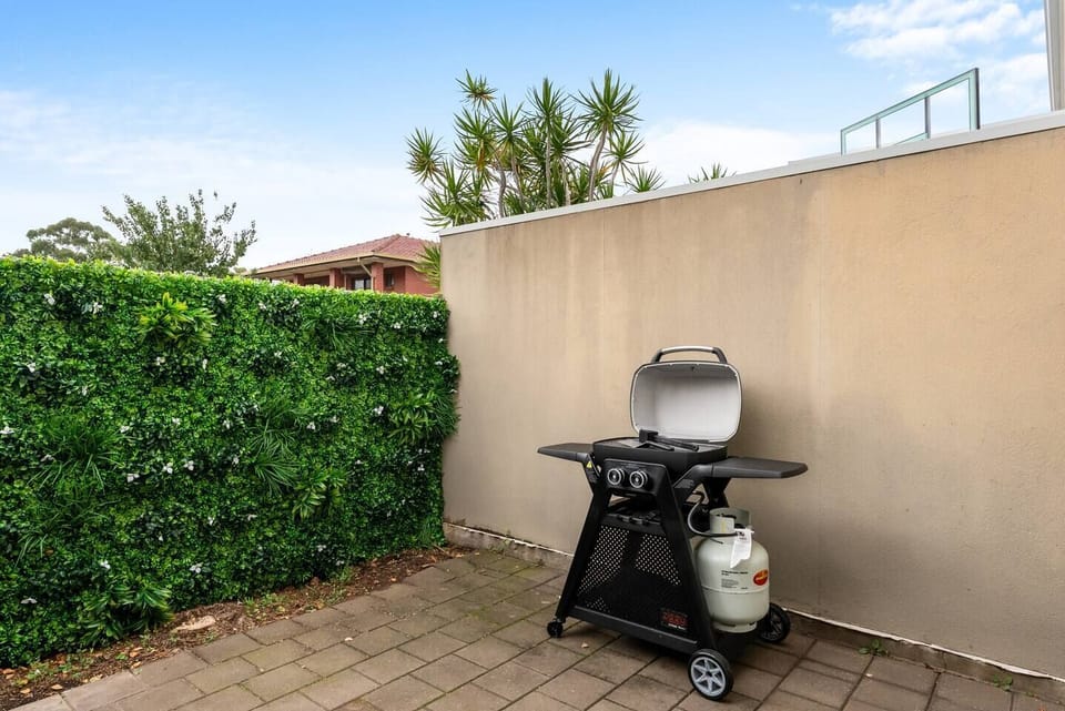 Fire up the BBQ and ease into the evening with good food, a cold glass of wine and the kind of conversation that keeps going long after dinner.