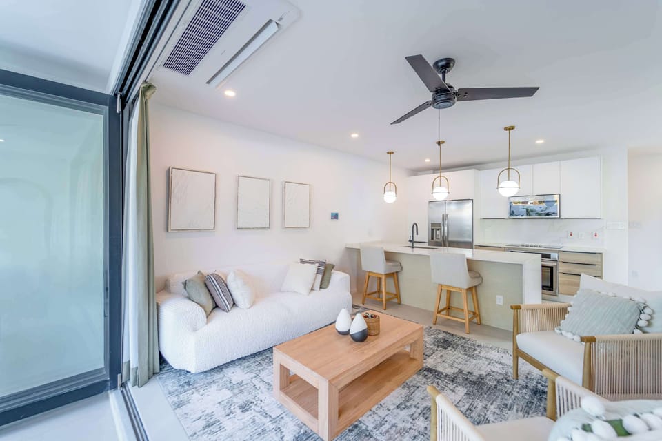 New Luxury 3BR Home with Private Pool & Bath Tub! Just a 3-Min Walk to the Turquoise waters of Reeds Bay Beach!