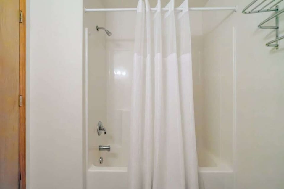 Guest Room #10