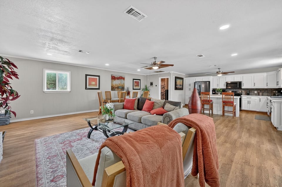 Living  room area on left wing