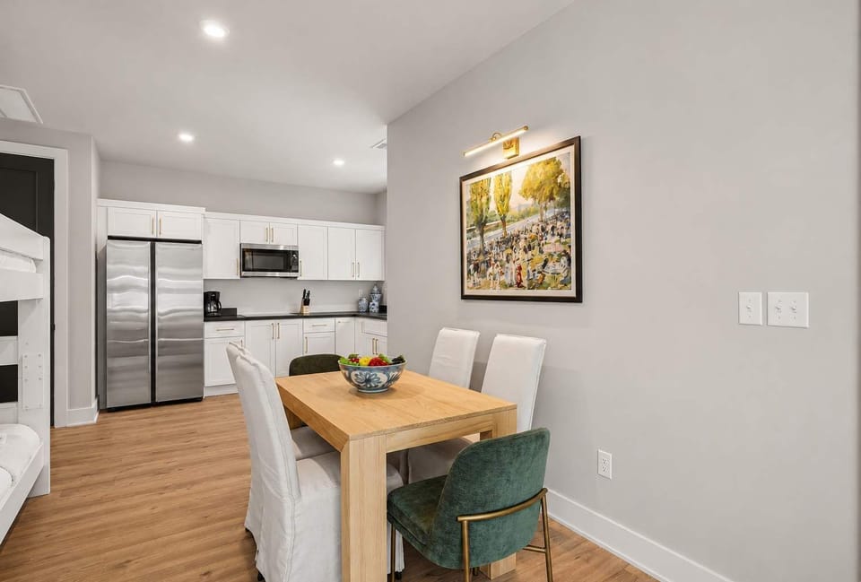 Dining area with seating for 6 guests.