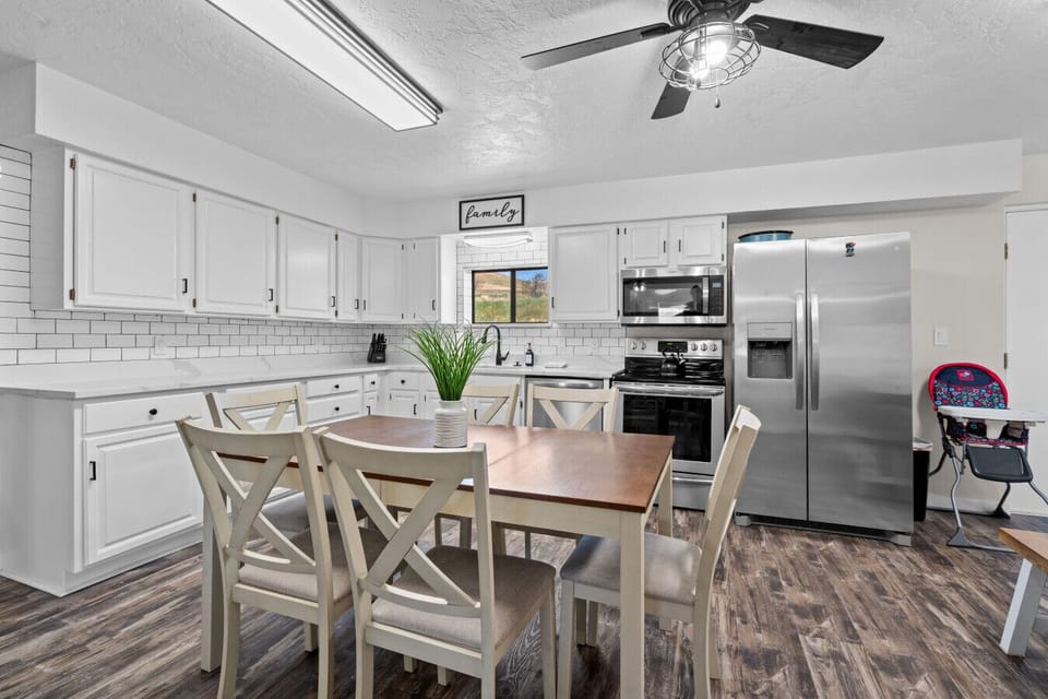 Kitchen | White Cabinetry & Full Appliance Suite | Dining Table