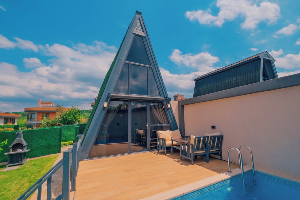 4 outdoor pools