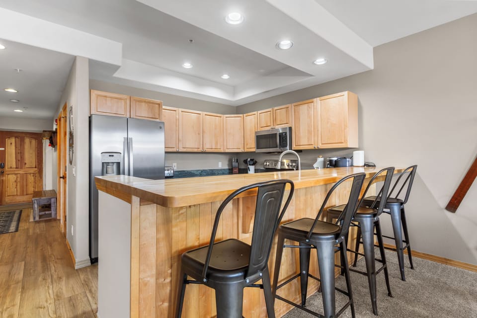 Gather around the oversized breakfast bar-perfect for morning coffee, après-ski.