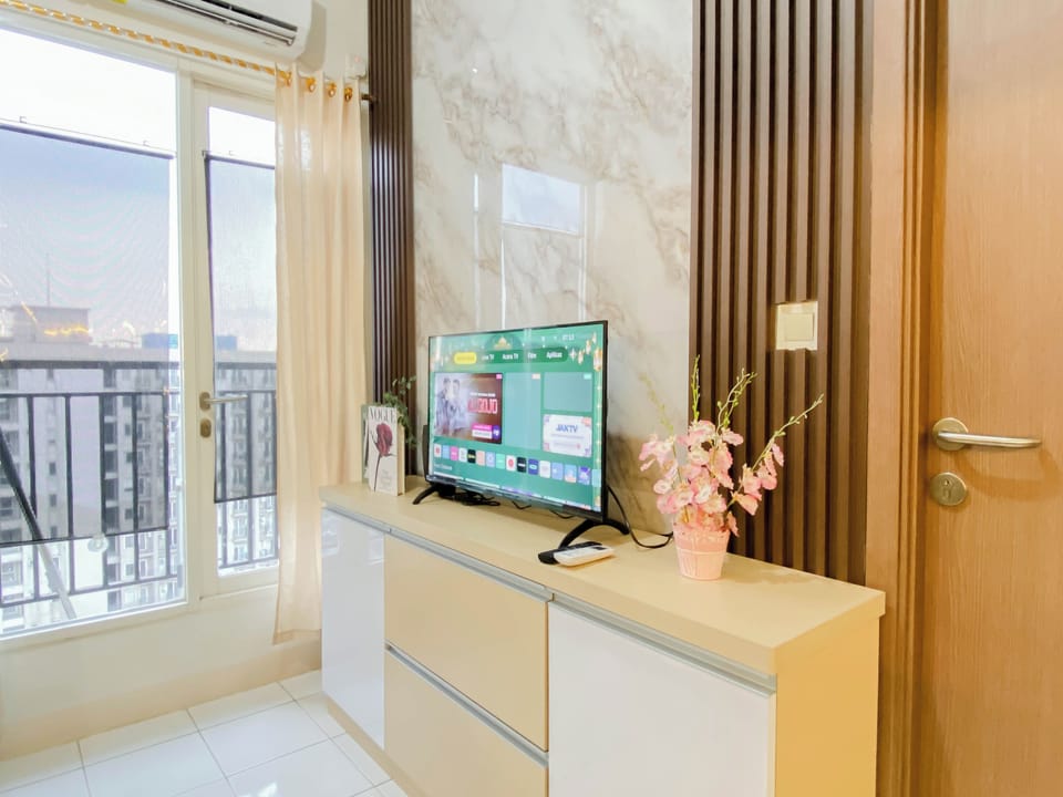 Standard Apartment | Television