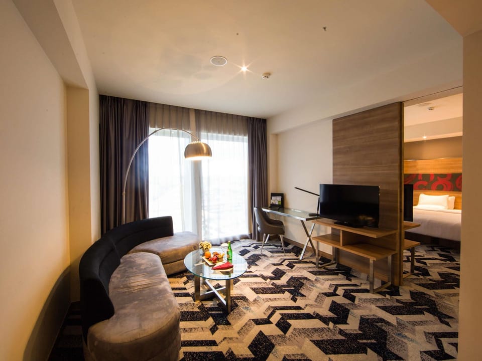 Junior Suite, 1 King Bed | Minibar, in-room safe, desk, soundproofing