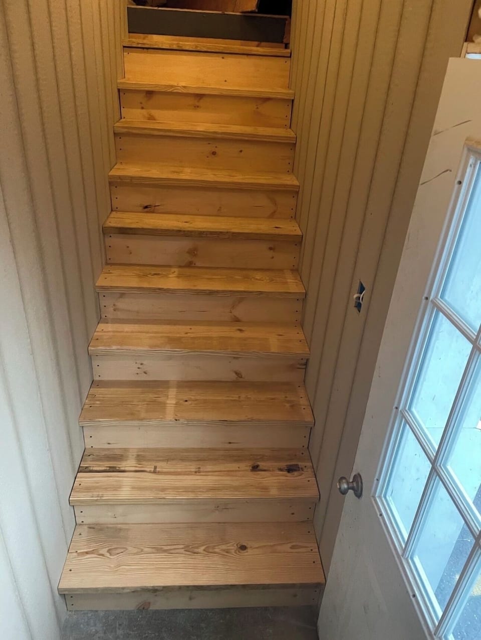 Entrance. 10 stairs 