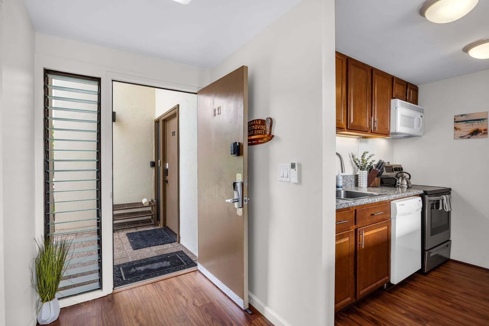 Convenient entryway with easy access to the kitchen and living space.