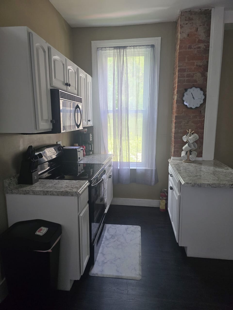 microwave, , coffee and or coffee maker, kitchen, oven, stovetop