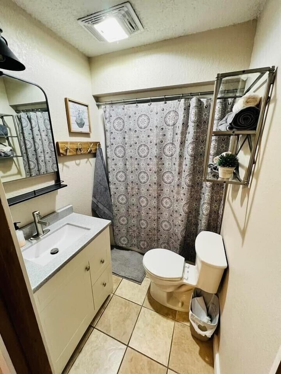 Basic Double Room Single Use | WiFi (free), bed sheets