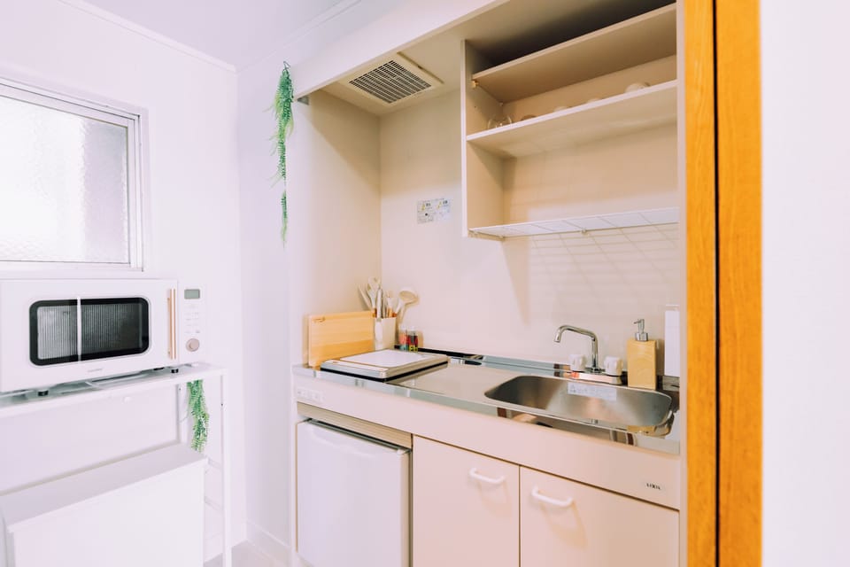 Apartment, Balcony | Private kitchen | Mini-fridge, microwave, stovetop, cookware/dishes/utensils