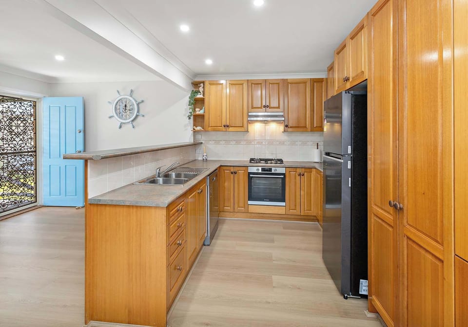 Woodford Beachside Escape  |  Coffee Machine, Oven, Cooktop, Fridge/Freezer, Dishwasher