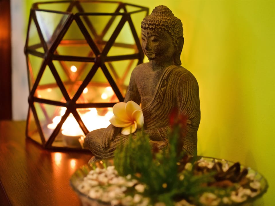 Couples treatment rooms, body treatments, aromatherapy, body scrubs
