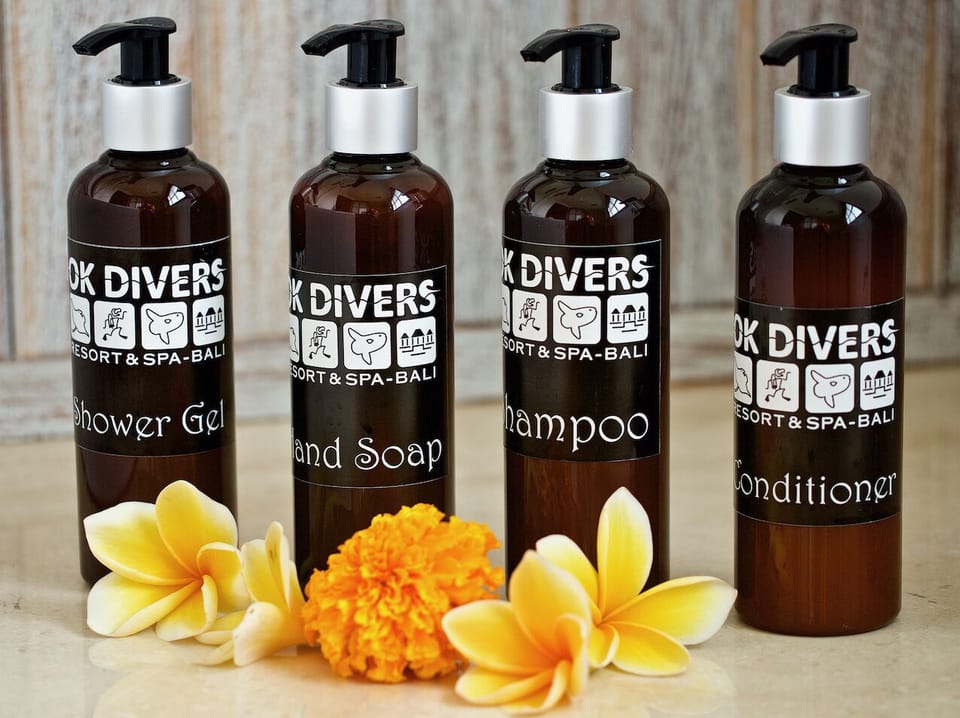 Family Suite | Bathroom | Shower, free toiletries, towels