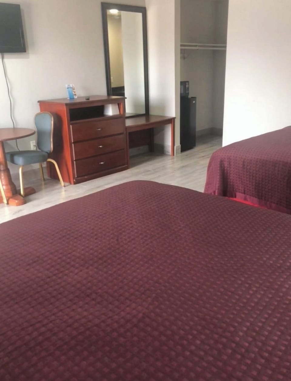 Desk, laptop workspace, WiFi (free)