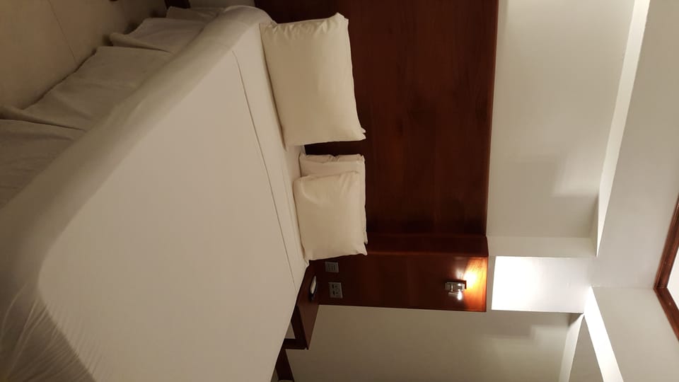 Executive Double Room, 1 Bedroom | Minibar, in-room safe, desk, WiFi (free)
