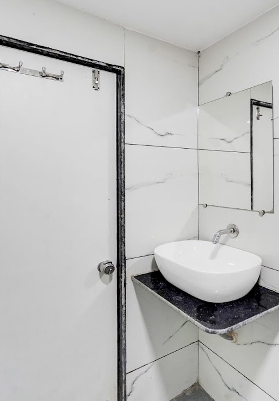 Deluxe Double Room, City View | Bathroom | Shower, free toiletries, towels, soap