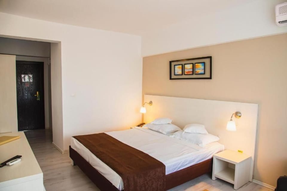 Standard Double Room, Balcony, Lake View | In-room safe, desk, soundproofing, free WiFi