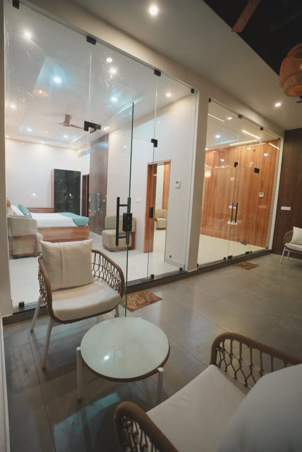 Premium Suite | Desk, laptop workspace, free WiFi