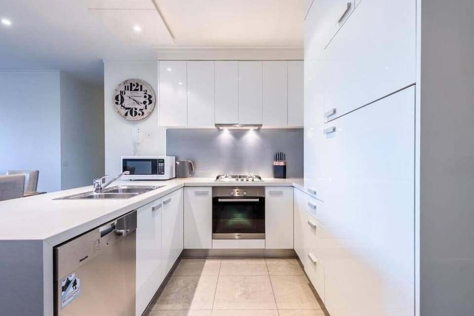 Deluxe Apartment, Balcony, City View | Private kitchen