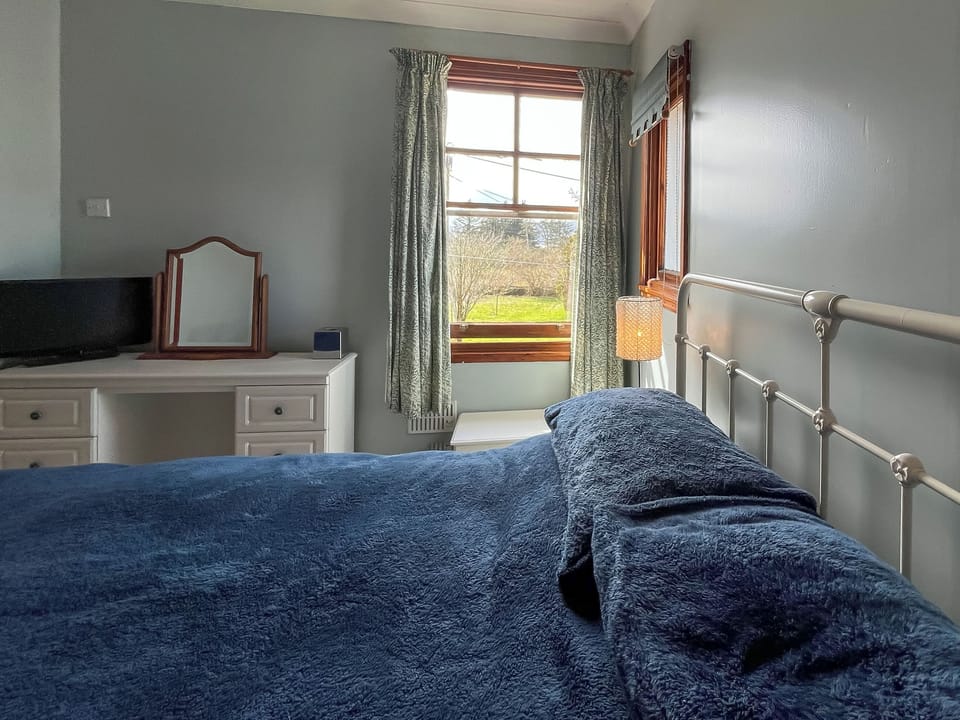 Double bedroom | Avocet Apartment - Dunvalanree Apartments, Carradale