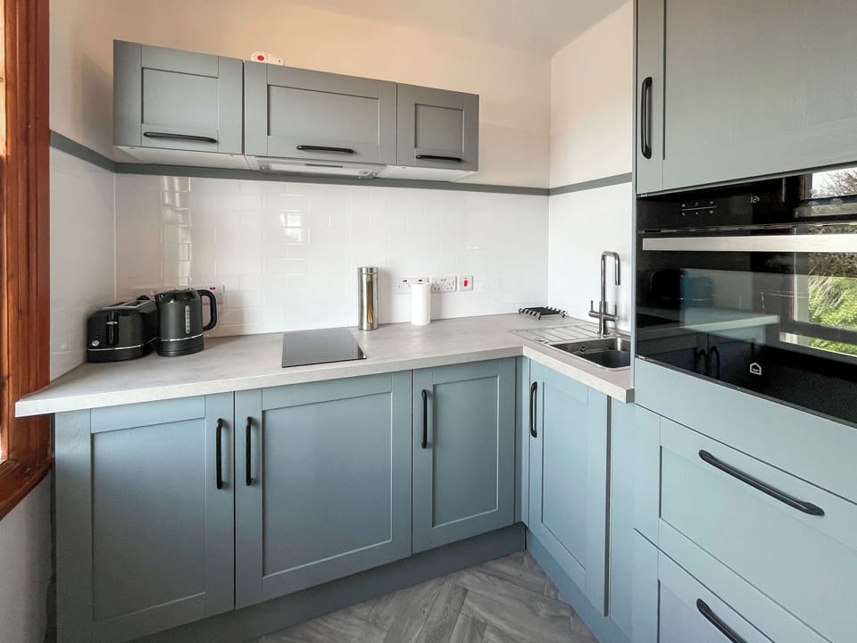 Kitchen | Avocet Apartment - Dunvalanree Apartments, Carradale