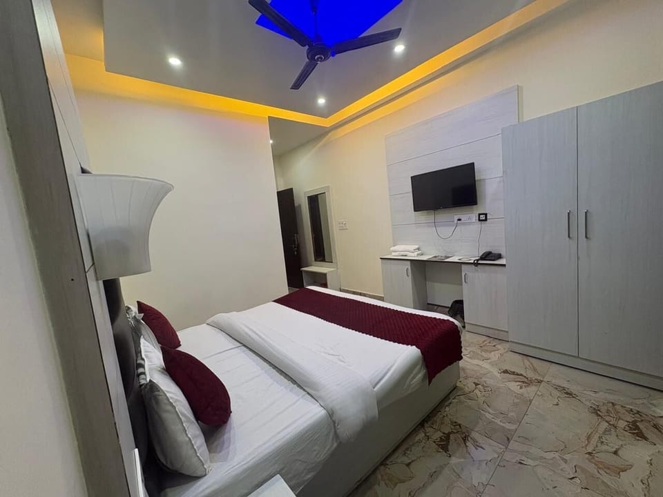 Deluxe Double Room, Balcony, Mountain View | Free WiFi