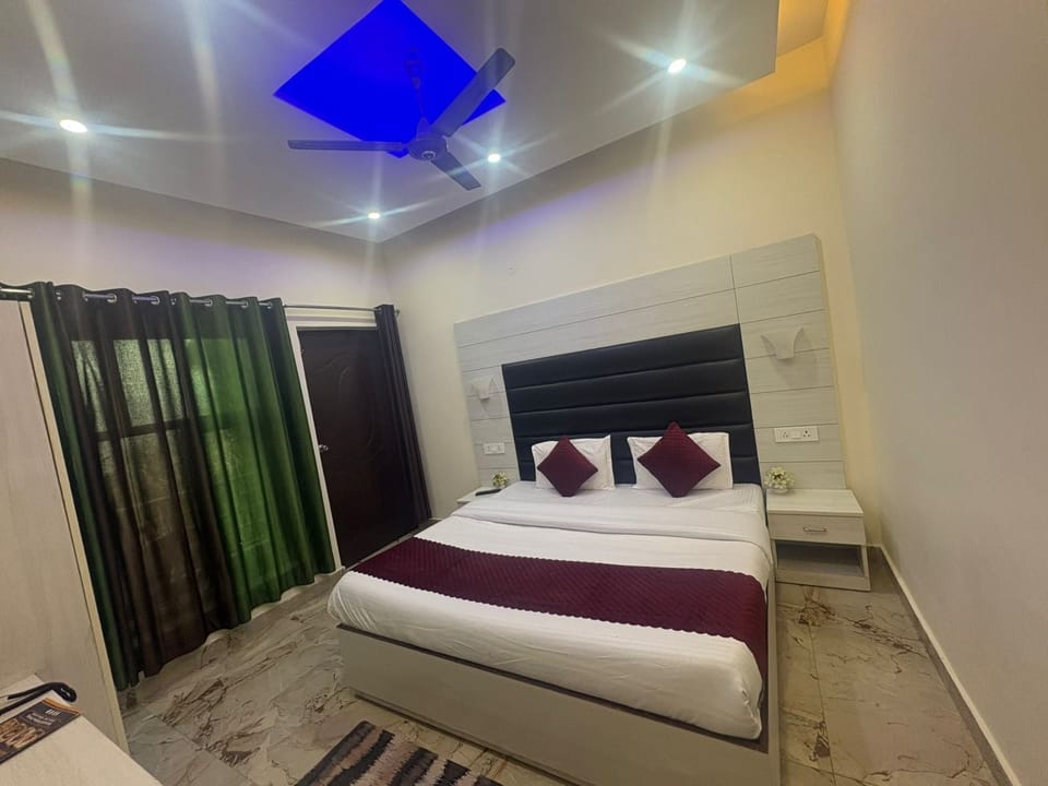 Deluxe Double Room | Free WiFi