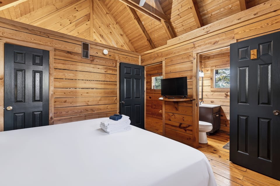 Bedroom 2 features a king bed, TV and an ensuite bathroom. (Elianah's Cabin)