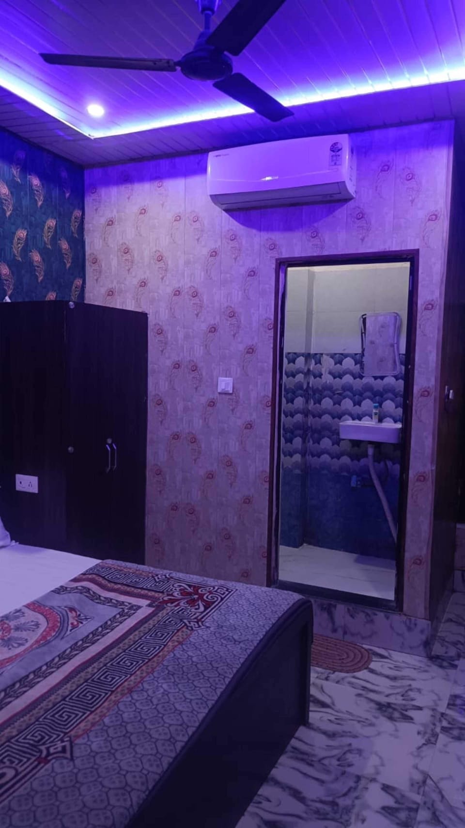 Deluxe Room | Bathroom | Shower