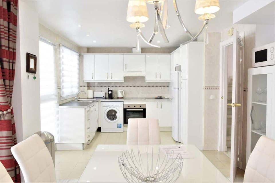 House | 4 bedrooms, Internet