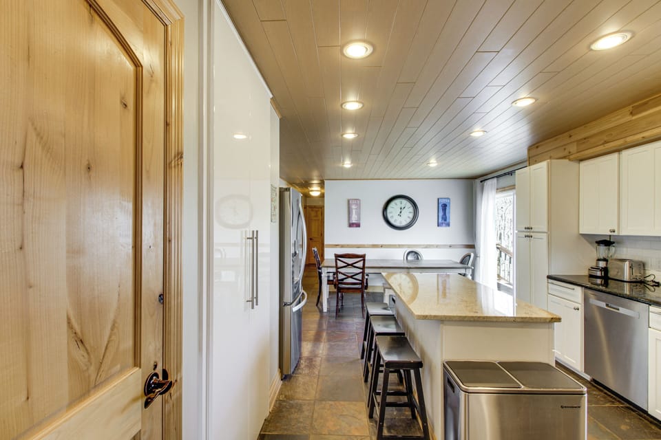 Kitchen | Main Level