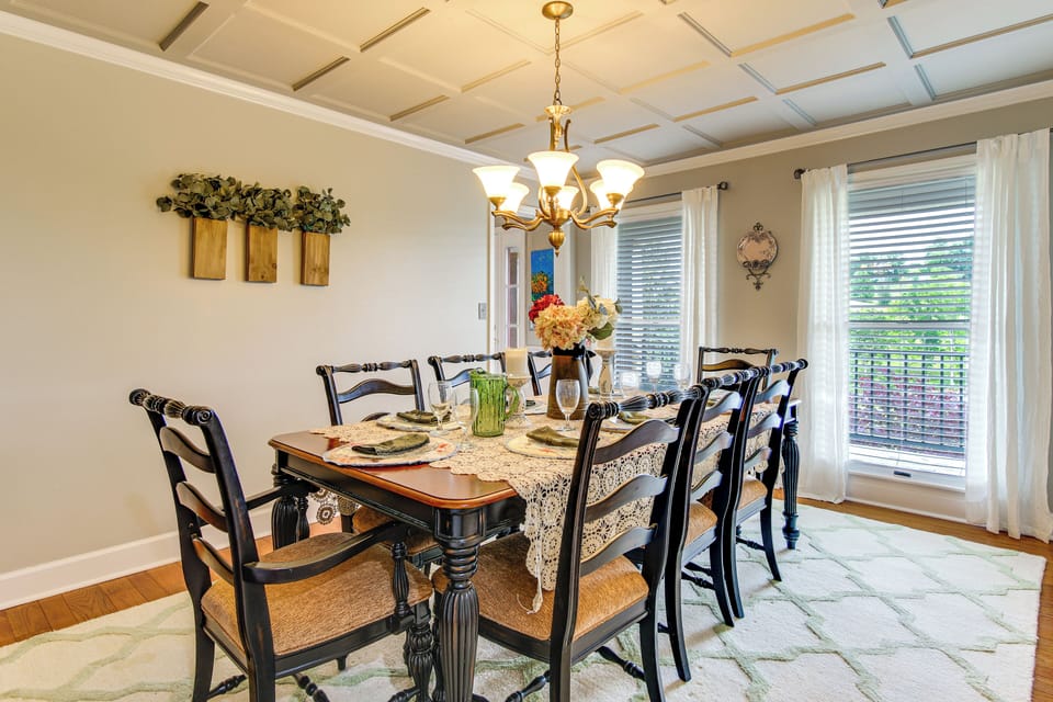 Dining Room | Main Level