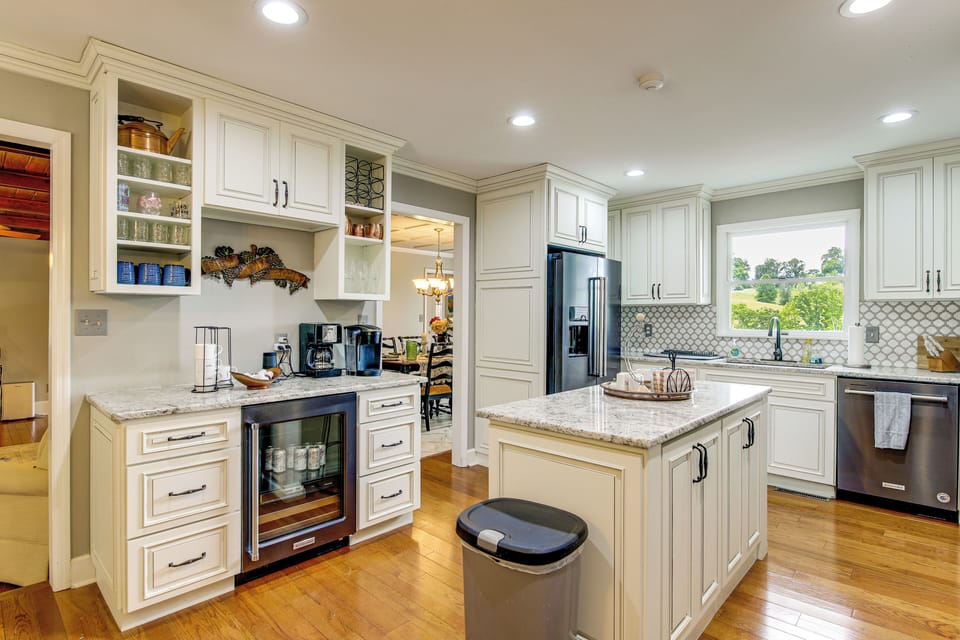 Kitchen | Main Level