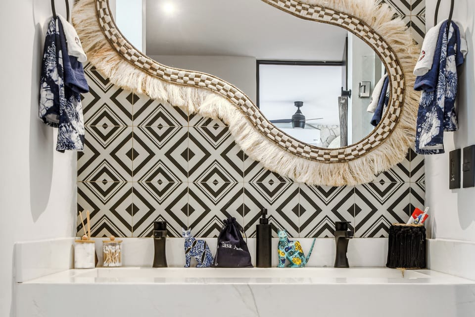 Full Bath | 2nd Floor