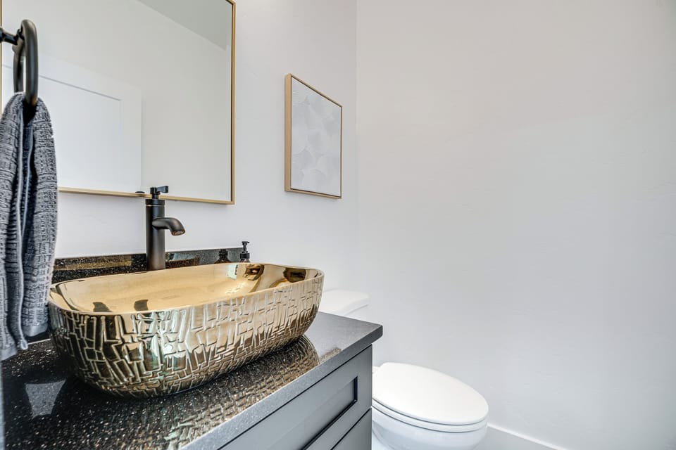 Half Bathroom | 1st Floor