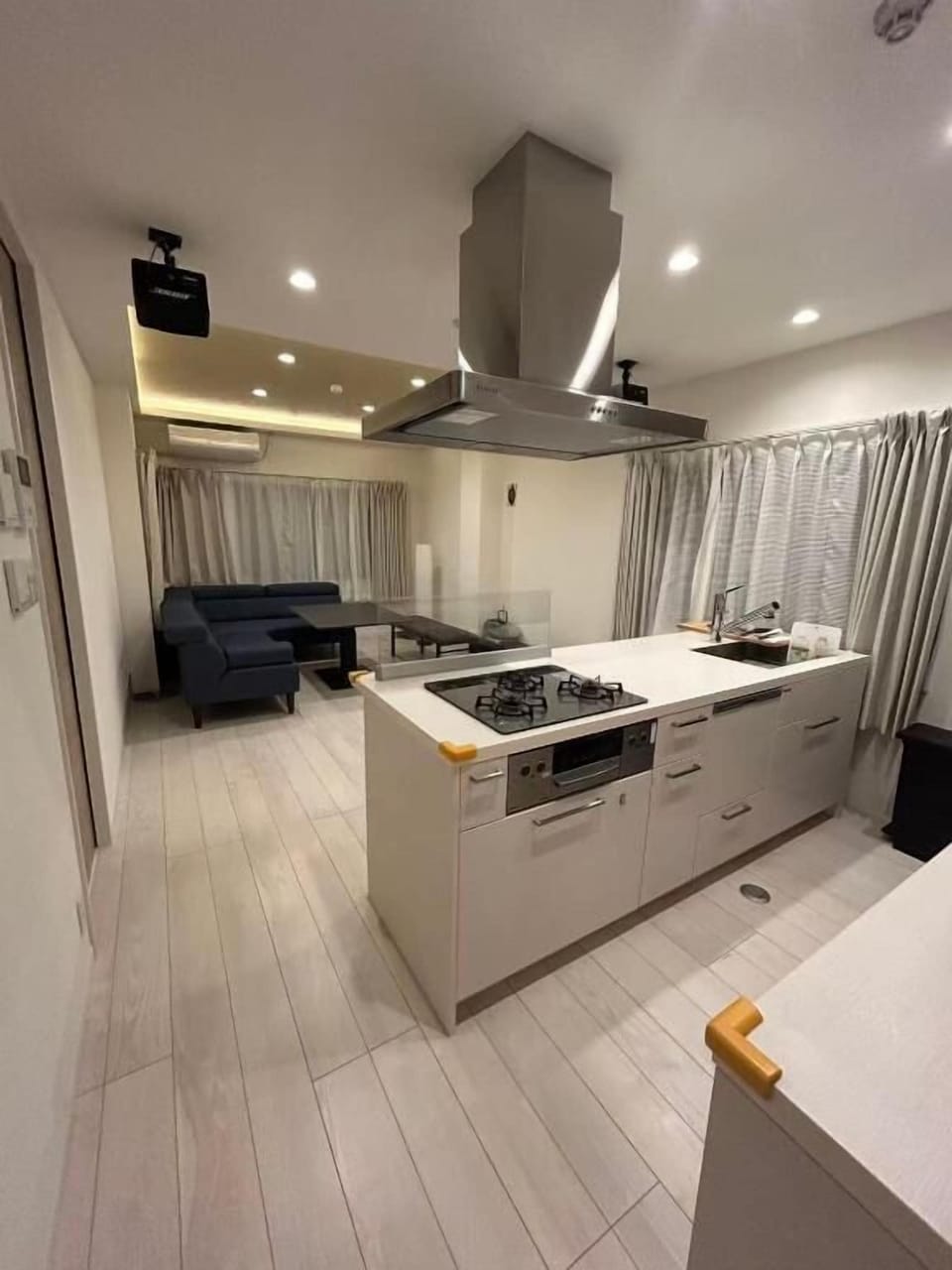 Superior Suite, 3 Bedrooms, Balcony | Private kitchen | Fridge, microwave, oven, stovetop