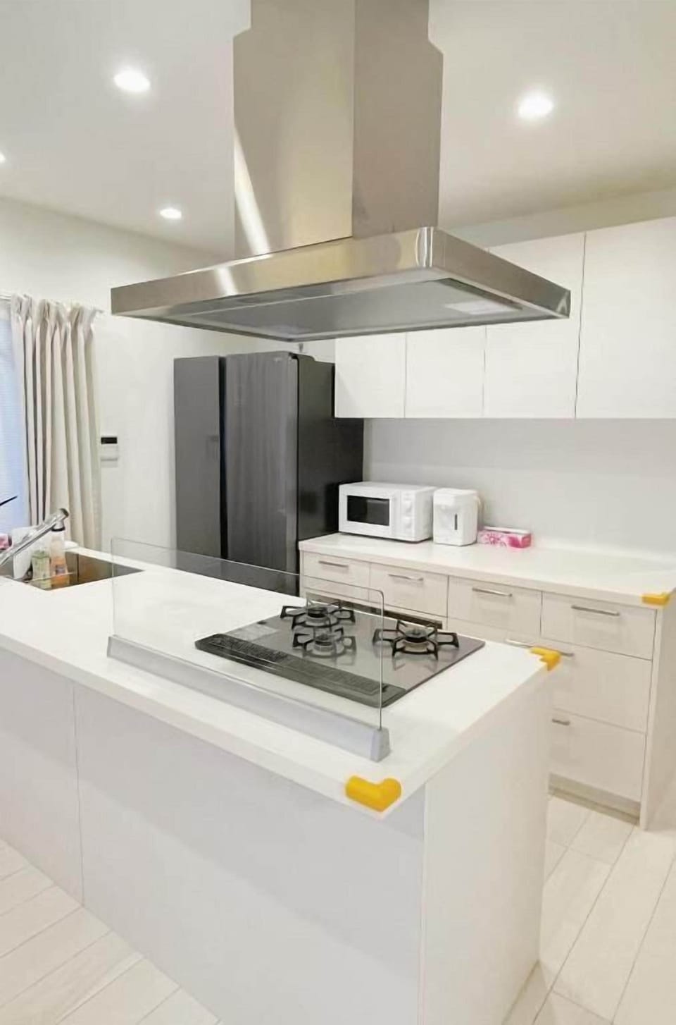 Superior Suite, 3 Bedrooms, Balcony | Private kitchen | Fridge, microwave, oven, stovetop