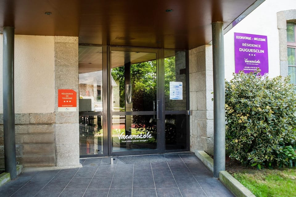 Entrance / Reception