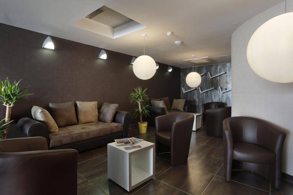 Entrance / Reception