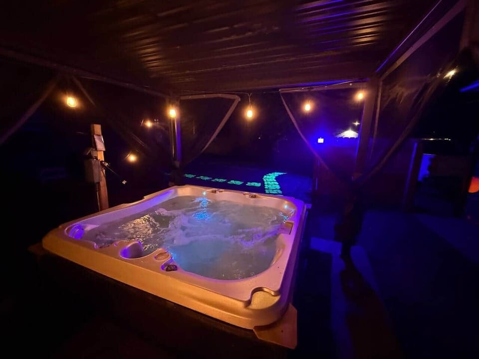 Indoor spa tub