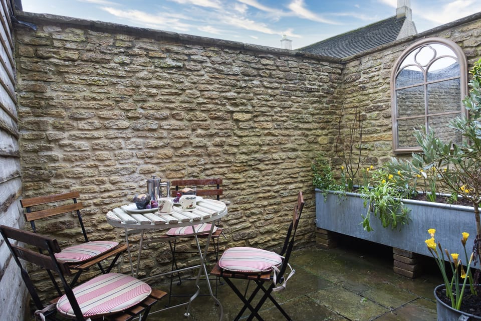 Dine al fresco in the courtyard