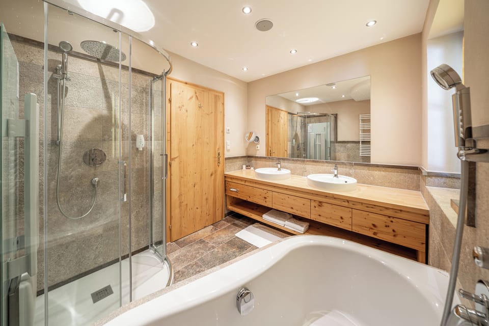 Comfort Suite, Balcony, Mountain View | Bathroom