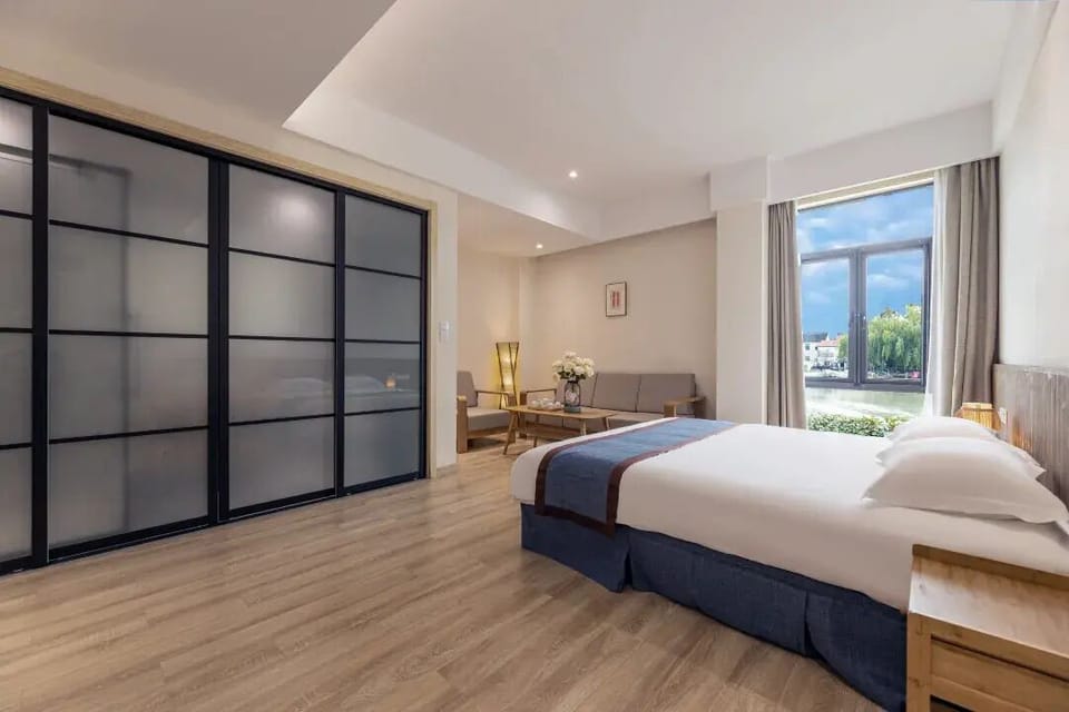 Mandarin Ducks Lake View King Room | Down comforters, blackout drapes, soundproofing, free WiFi