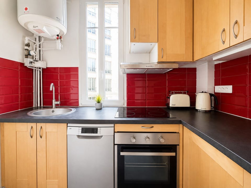 Apartment | Private kitchen | Microwave, oven, stovetop, cookware/dishes/utensils